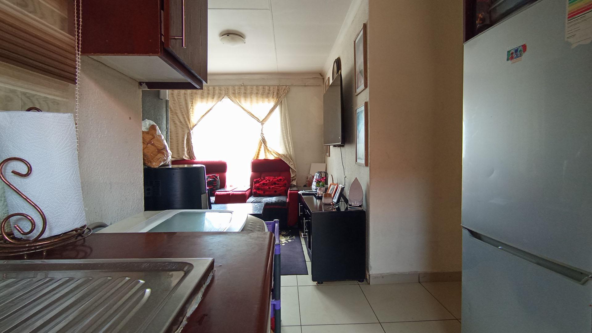 Kitchen - 5 square meters of property in Soshanguve East