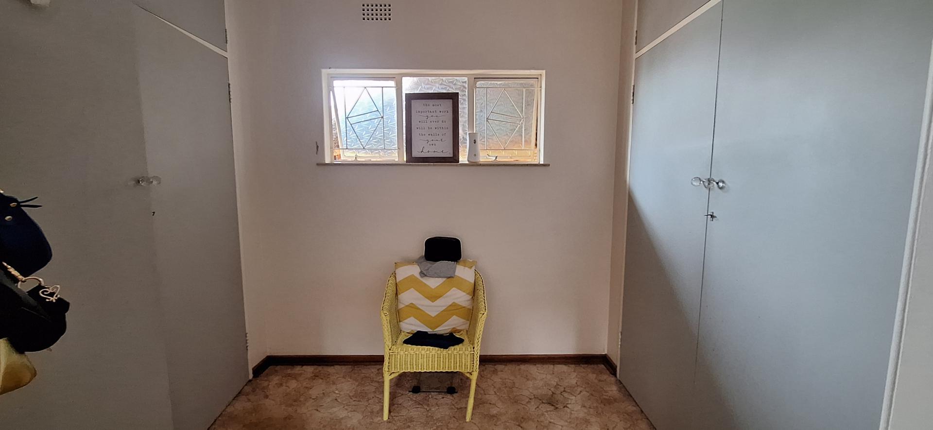 Main Bedroom of property in Kimberley