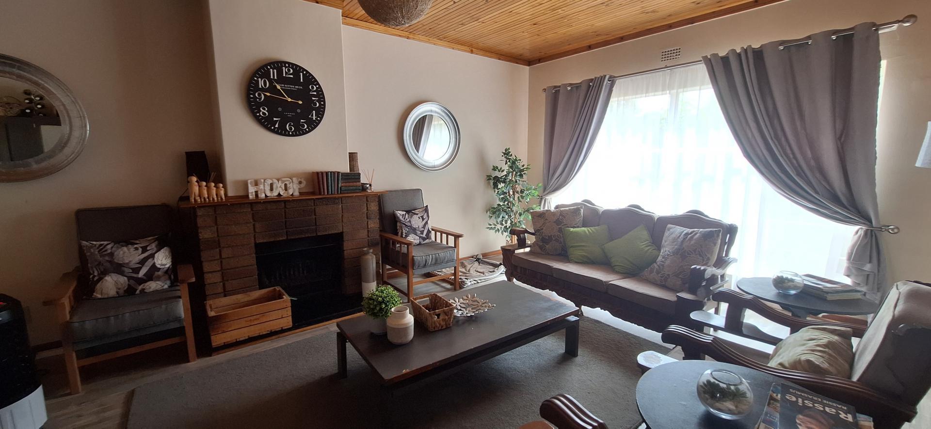 Lounges of property in Kimberley