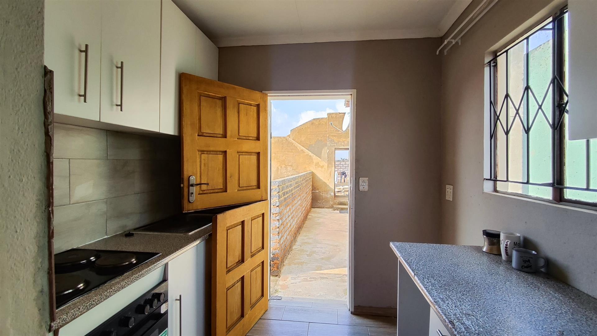 Kitchen - 9 square meters of property in Roodekop