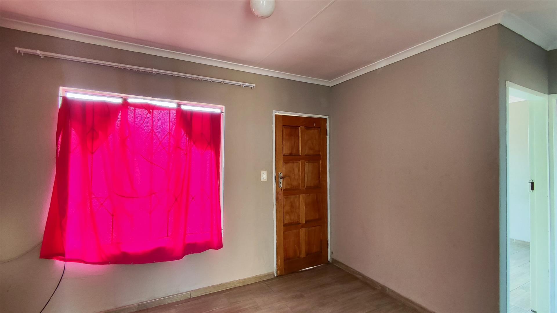 Lounges - 18 square meters of property in Roodekop