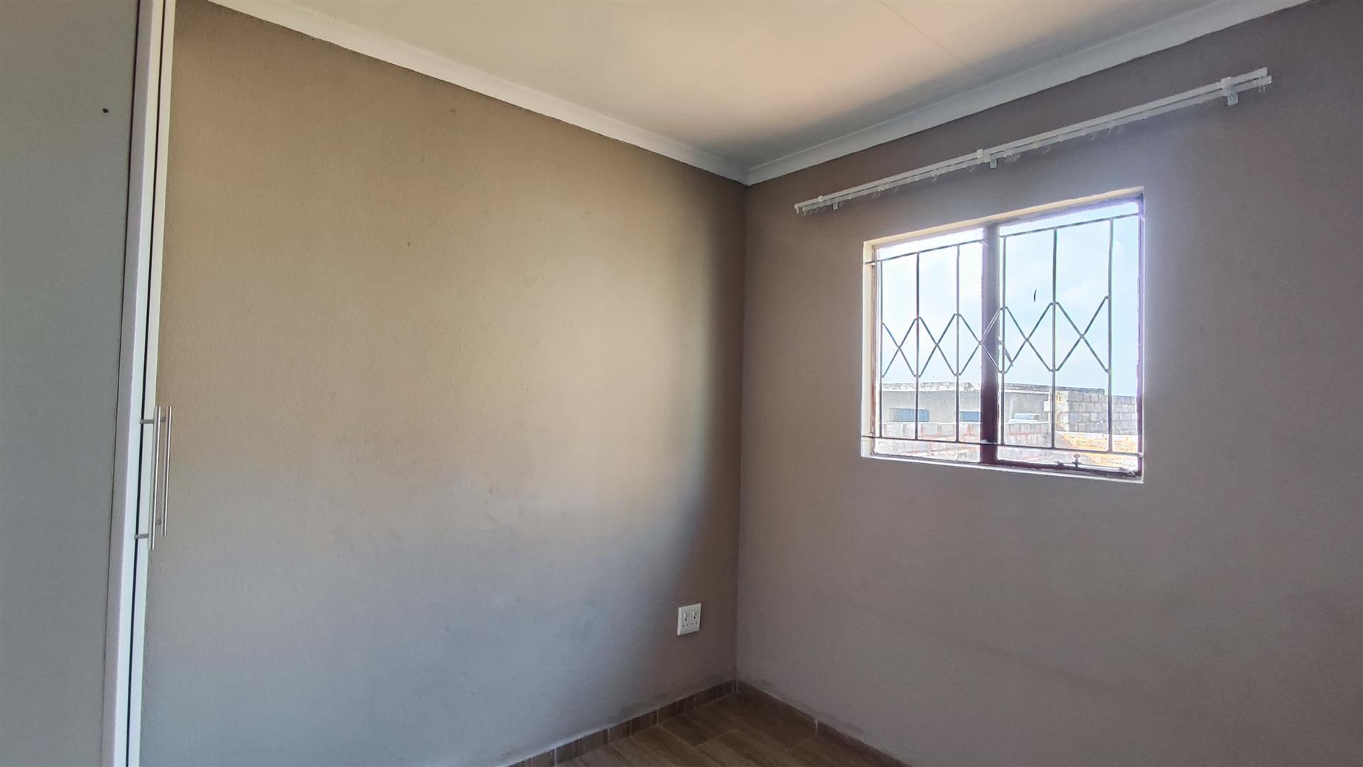 Bed Room 2 - 7 square meters of property in Roodekop