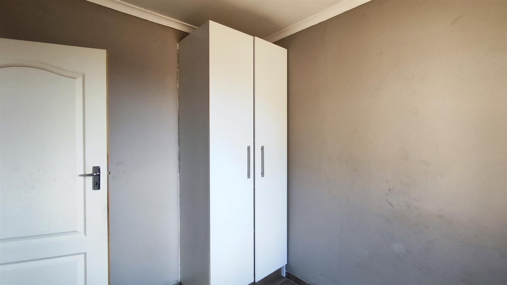 Bed Room 2 - 7 square meters of property in Roodekop