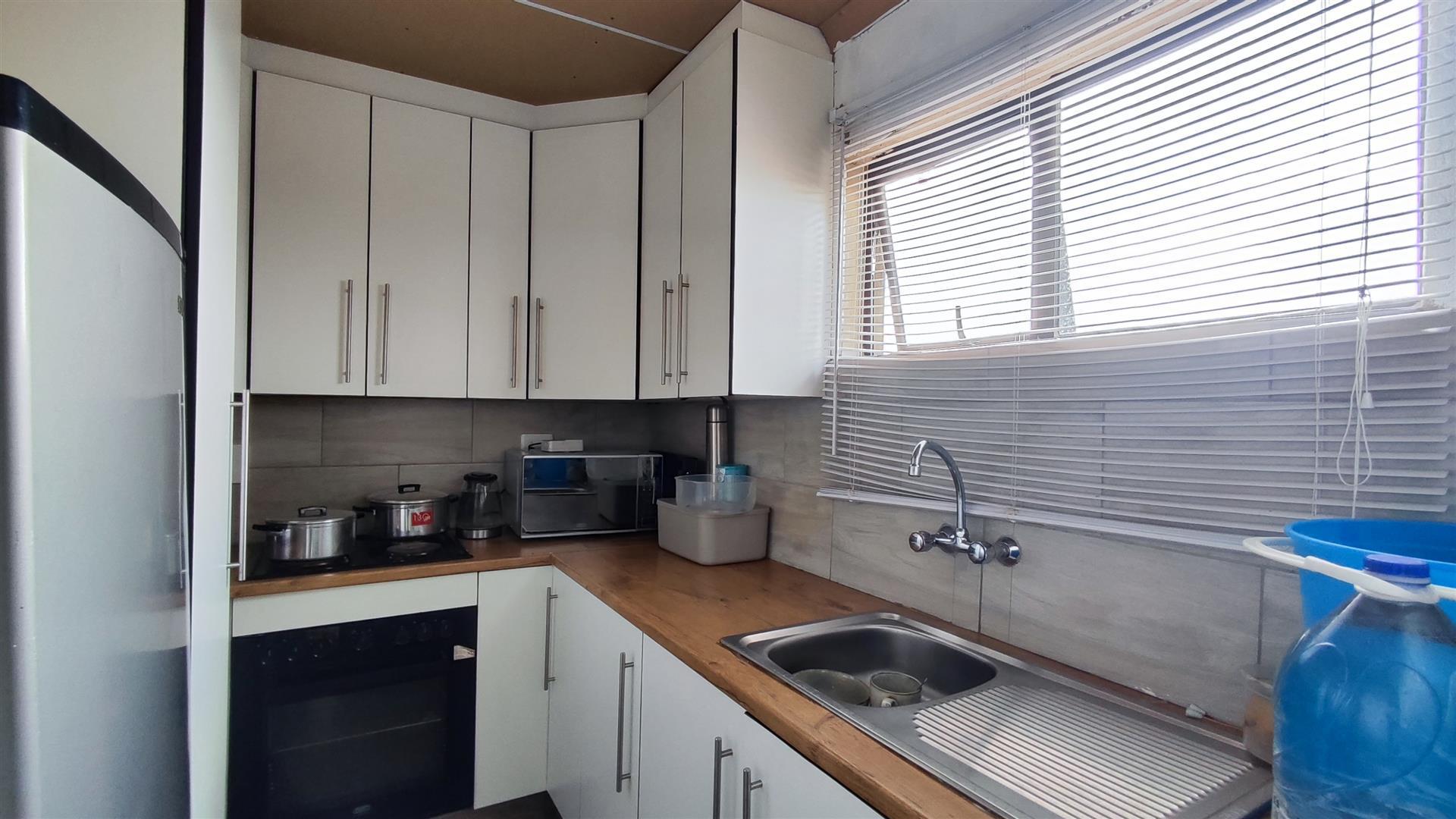 Kitchen - 9 square meters of property in Roodekop