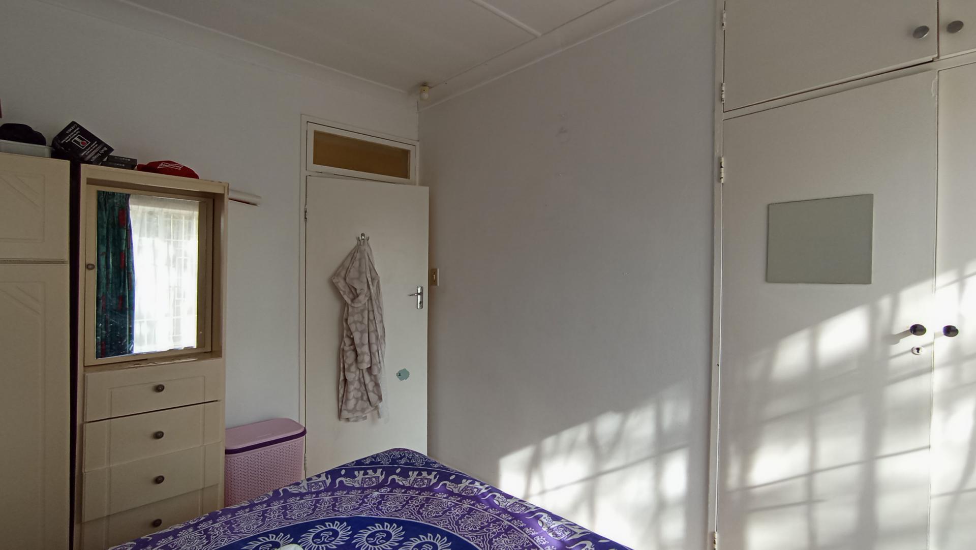 Bed Room 2 - 12 square meters of property in Robindale