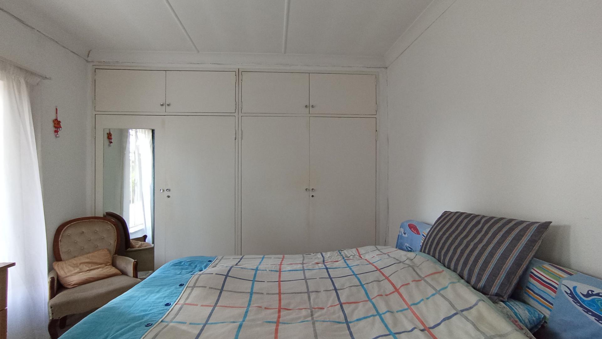 Bed Room 3 - 16 square meters of property in Robindale