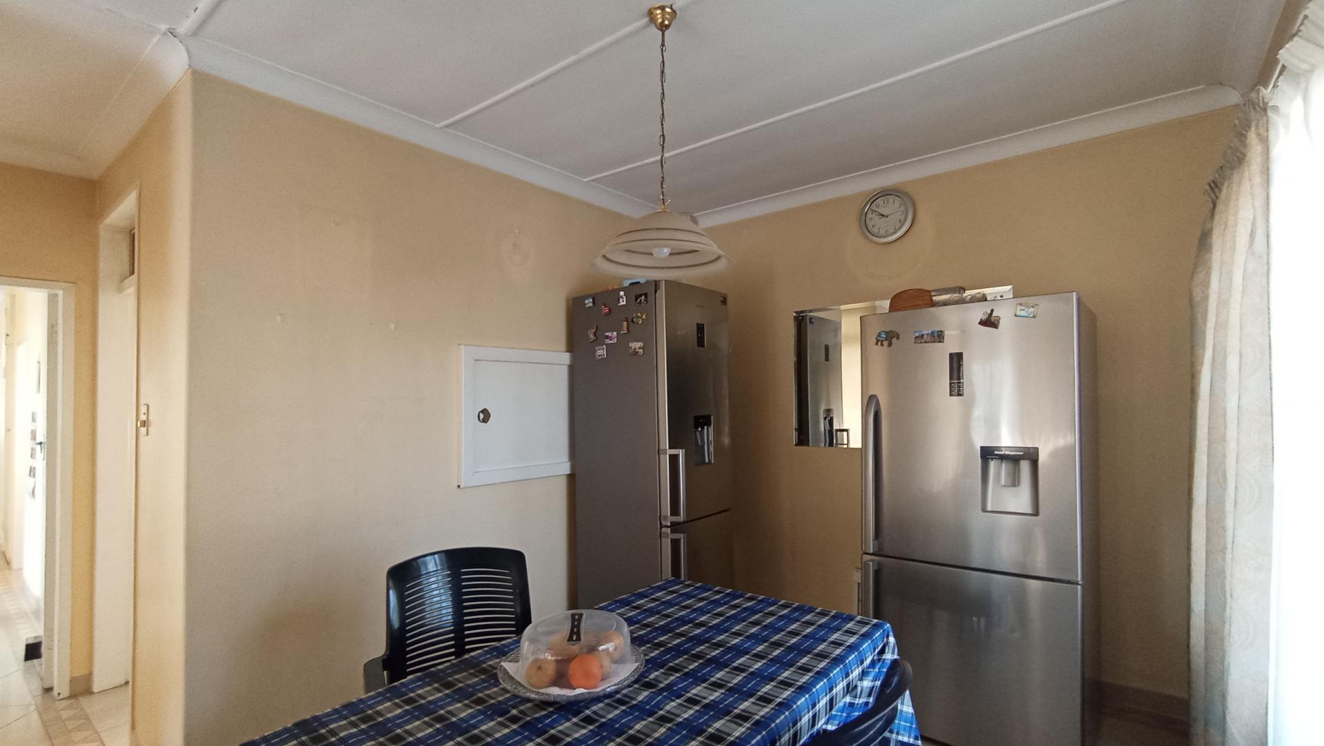 Dining Room - 9 square meters of property in Robindale