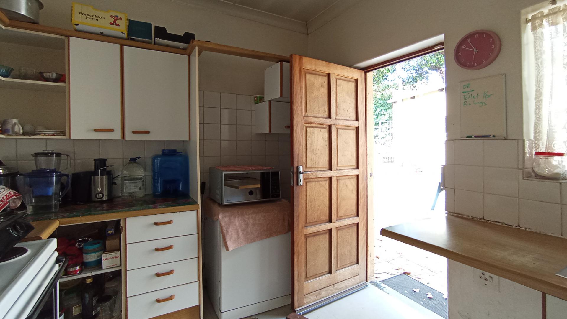 Kitchen - 11 square meters of property in Robindale