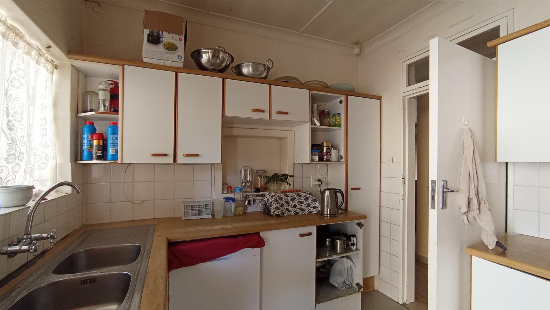 Kitchen - 11 square meters of property in Robindale