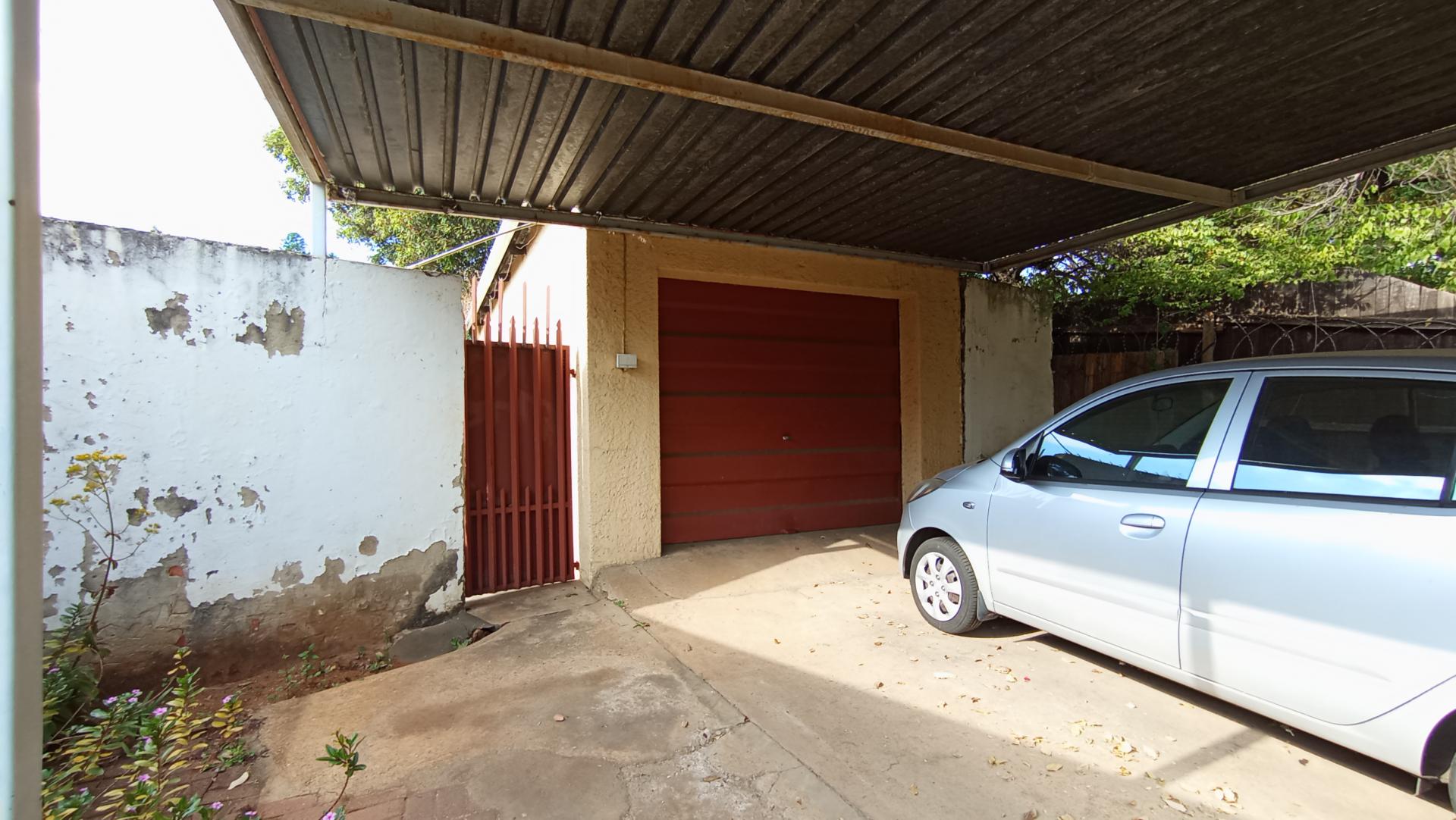 Carport  - 42 square meters of property in Robindale