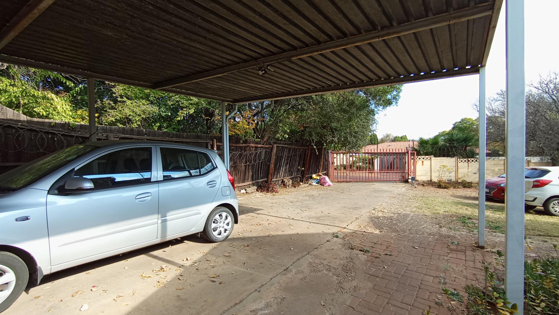 Carport  - 42 square meters of property in Robindale