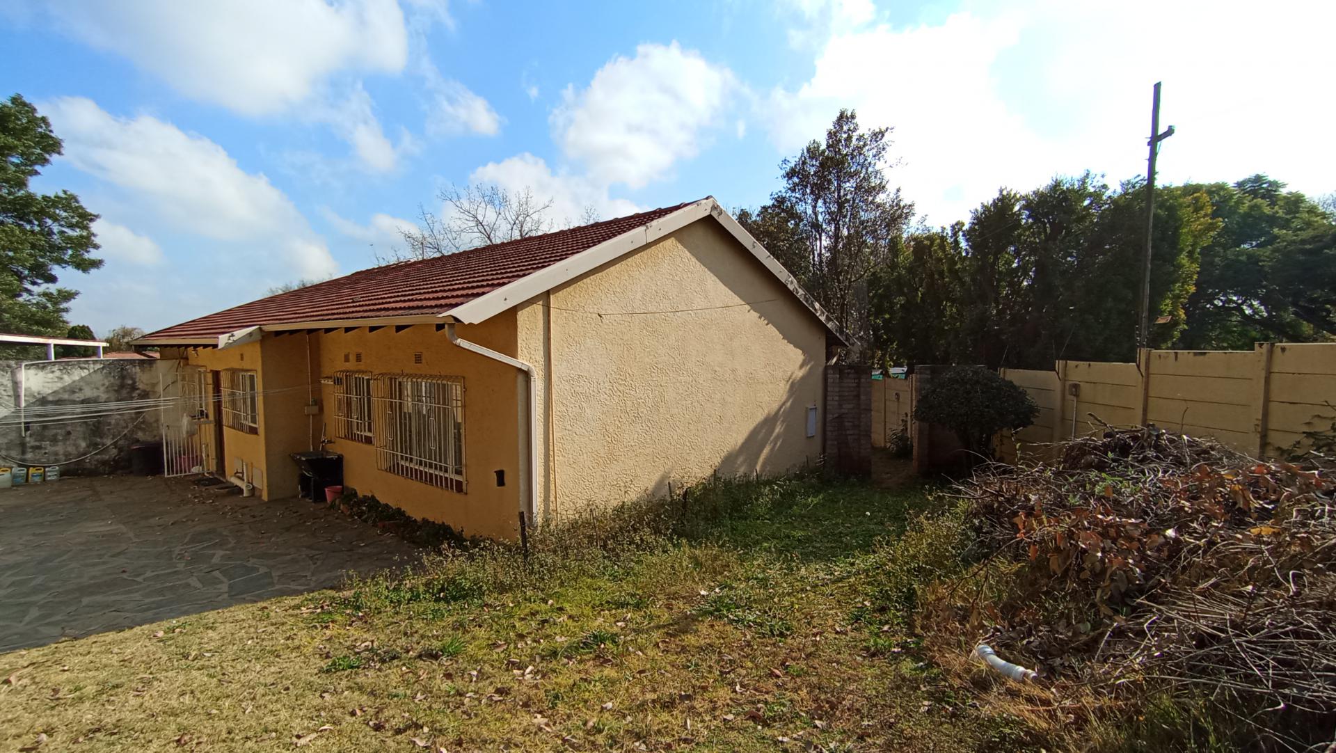 Backyard of property in Robindale