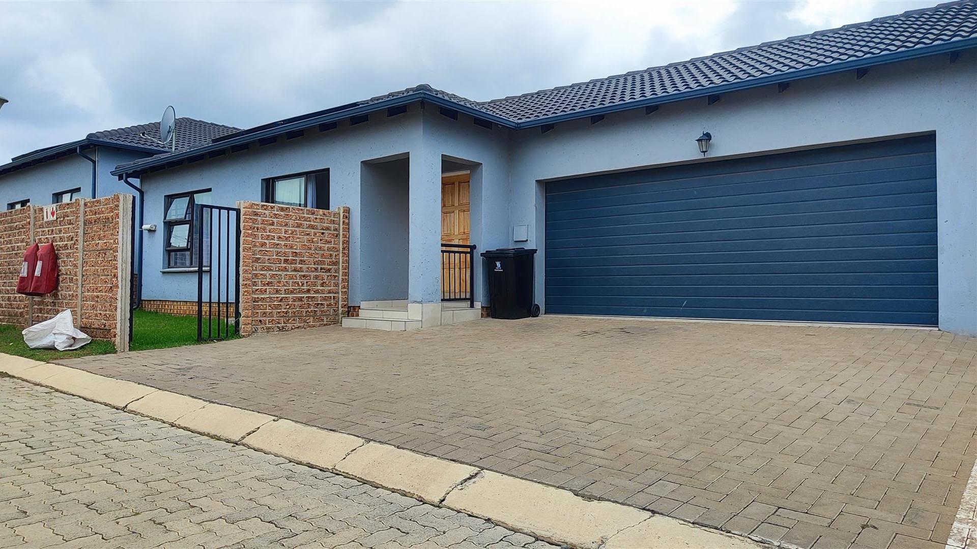 Front View of property in Parkrand