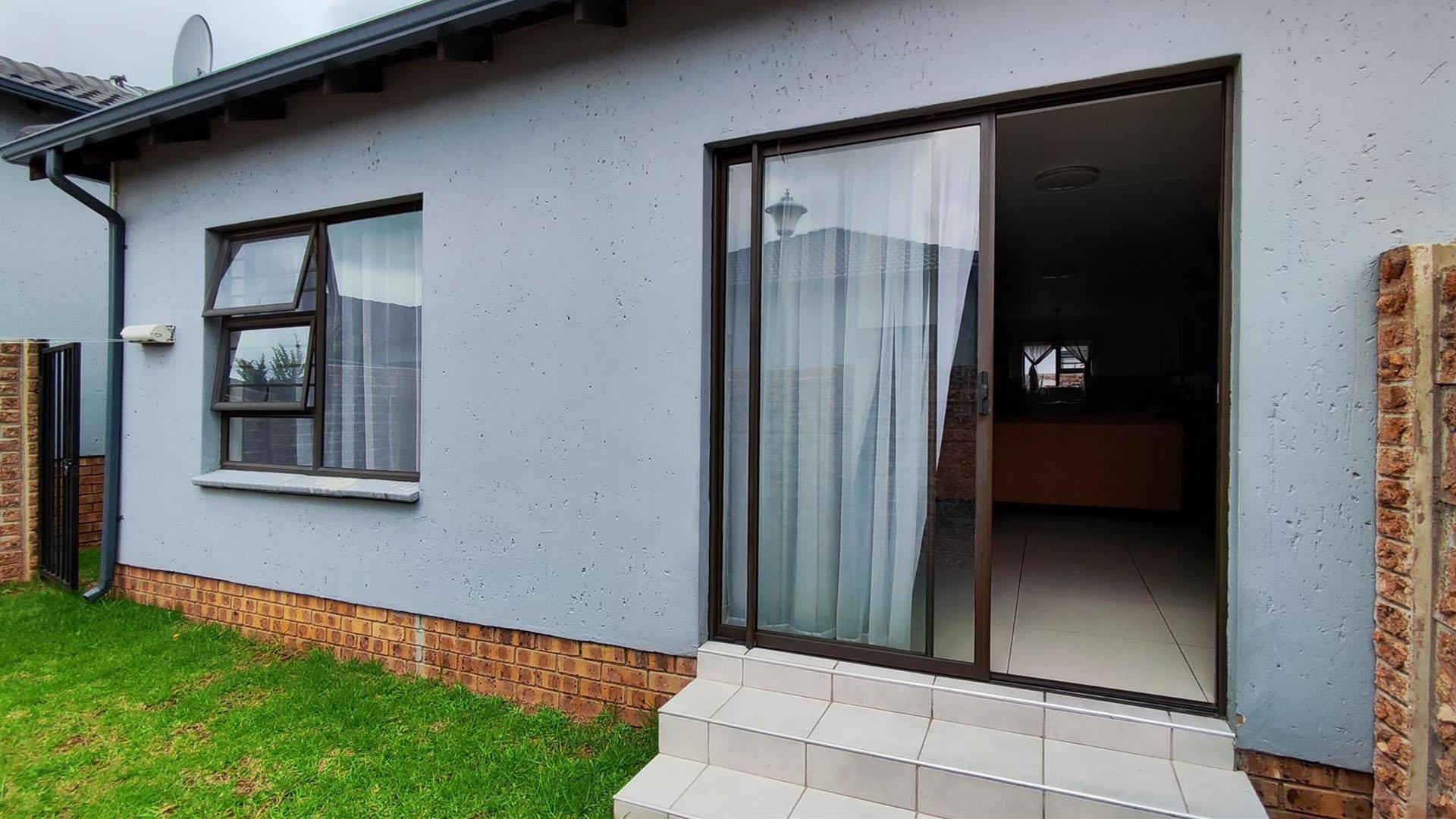 Front View of property in Parkrand