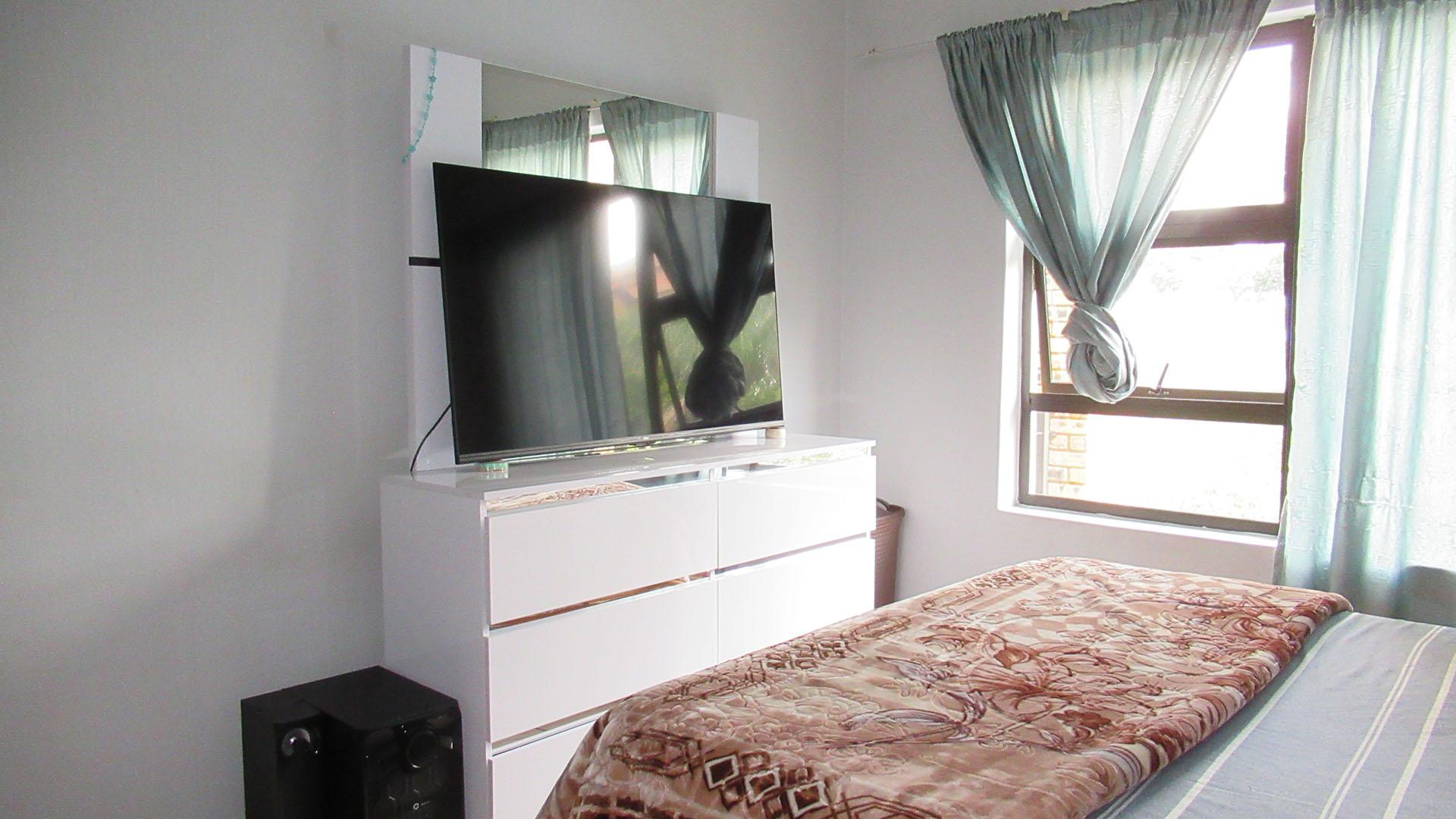Bed Room 1 - 16 square meters of property in Mulbarton