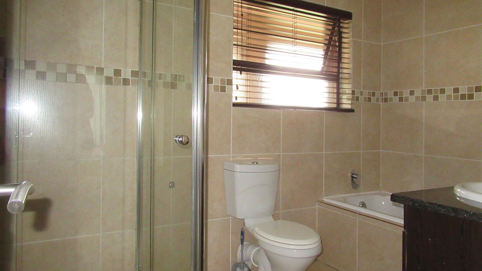 Bathroom 1 - 9 square meters of property in Mulbarton