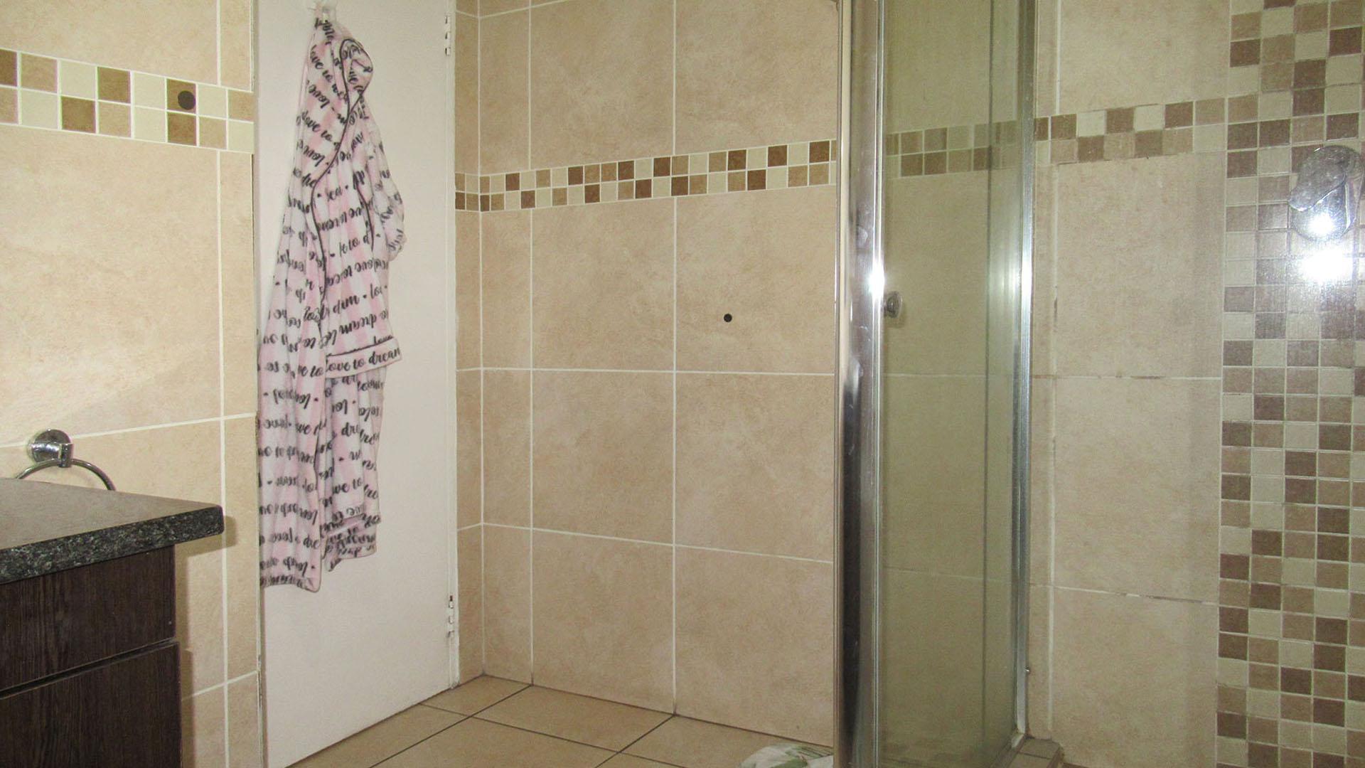 Bathroom 1 - 9 square meters of property in Mulbarton