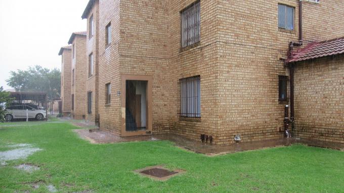 2 Bedroom Sectional Title for Sale For Sale in Greenhills - Private Sale - MR671654
