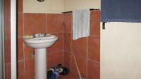 Bathroom 1 - 6 square meters of property in Greenhills