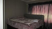 Bed Room 1 - 14 square meters of property in Greenhills