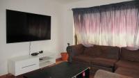 Lounges - 15 square meters of property in Greenhills
