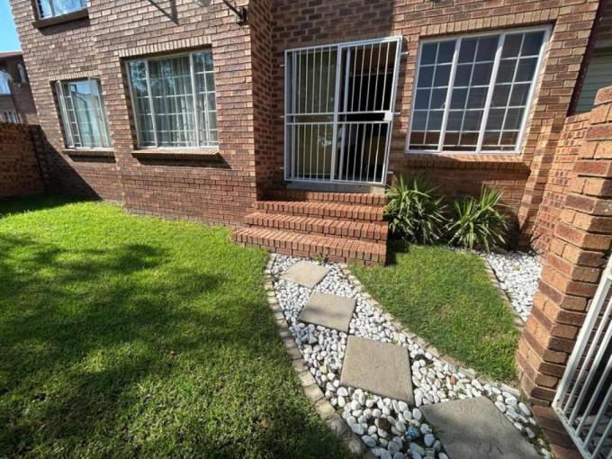 3 Bedroom Simplex for Sale For Sale in The Reeds - MR671673