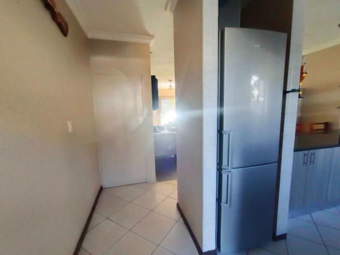 2 Bedroom Simplex for Sale For Sale in Zwartkop - MR671698
