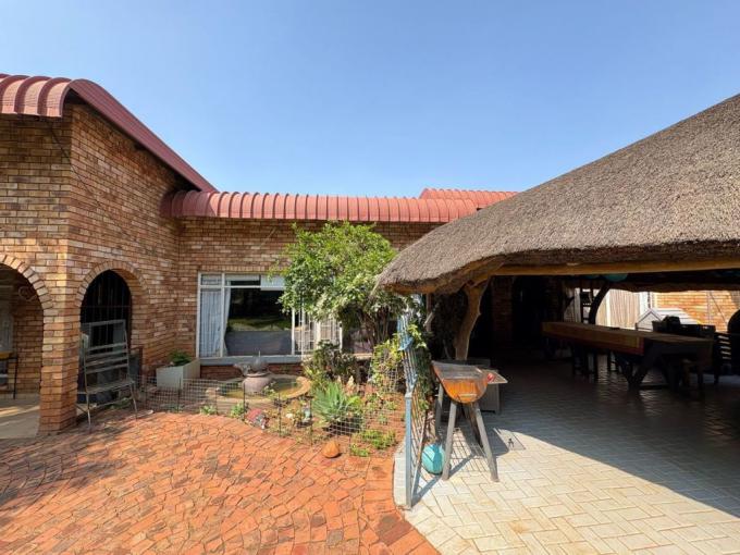 5 Bedroom House for Sale For Sale in Waterkloof (Rustenburg) - MR671701