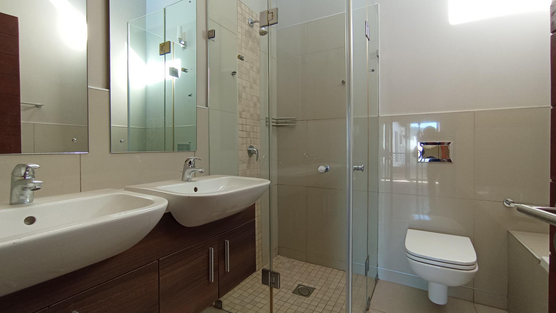 Main Bathroom - 7 square meters of property in Morninghill
