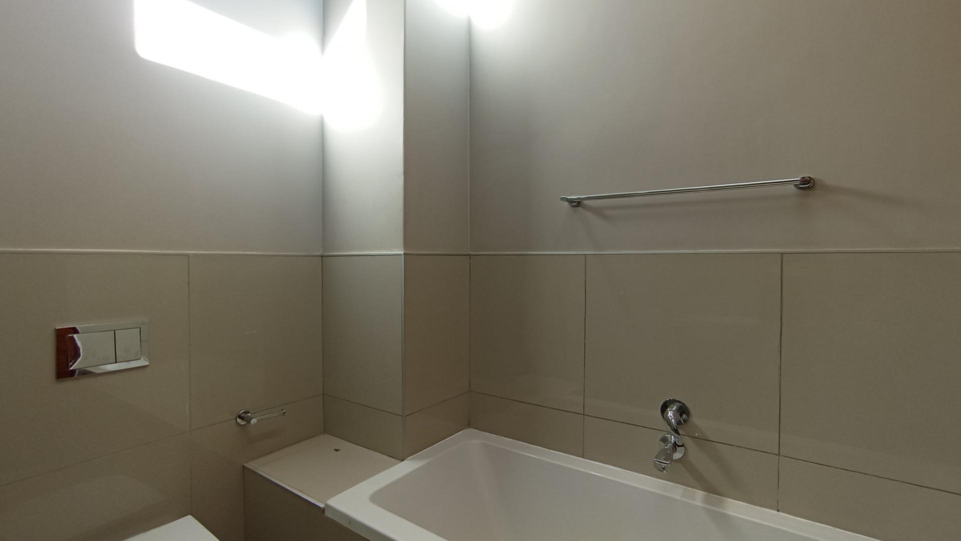 Main Bathroom - 7 square meters of property in Morninghill