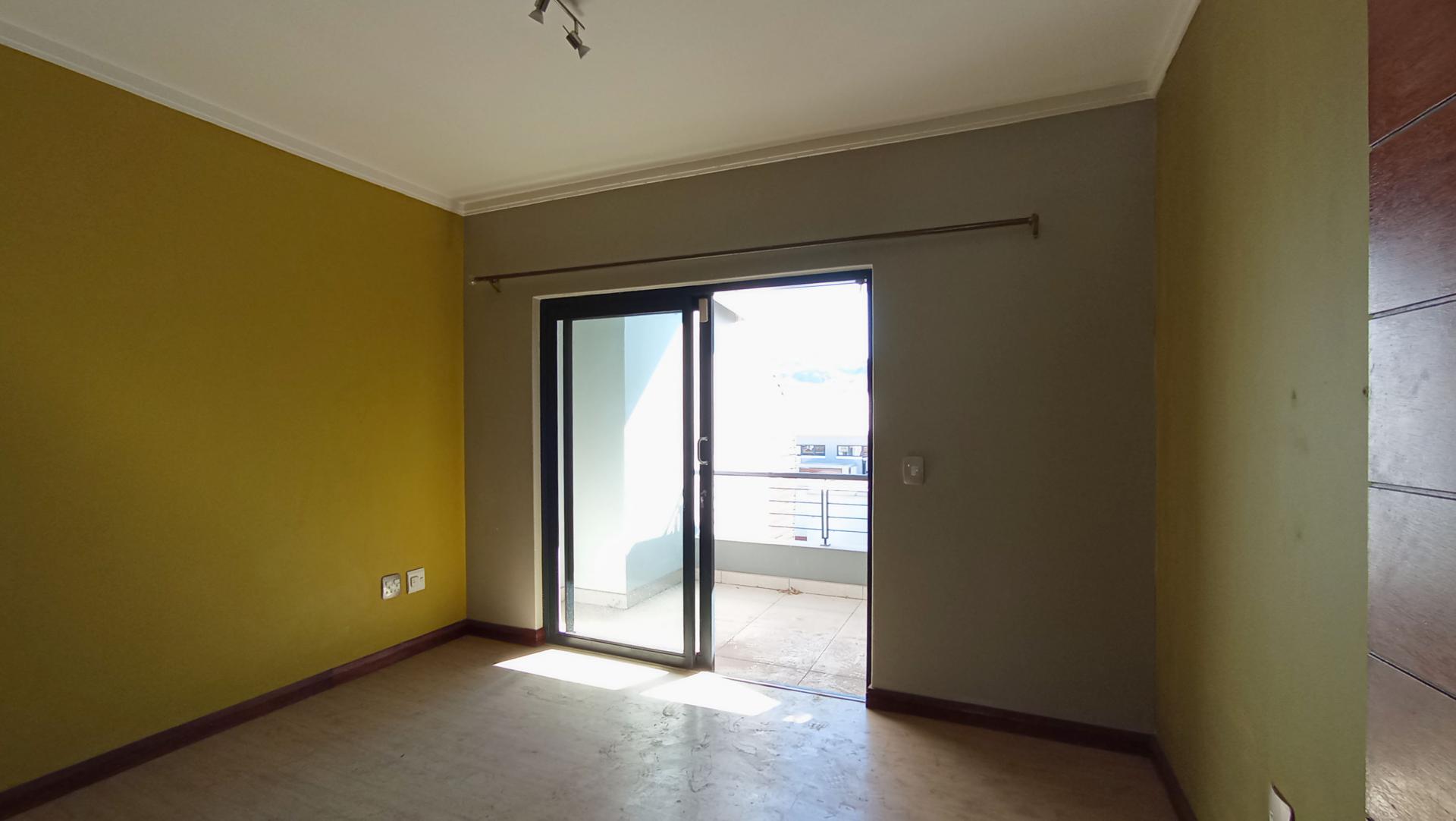 Main Bedroom - 17 square meters of property in Morninghill