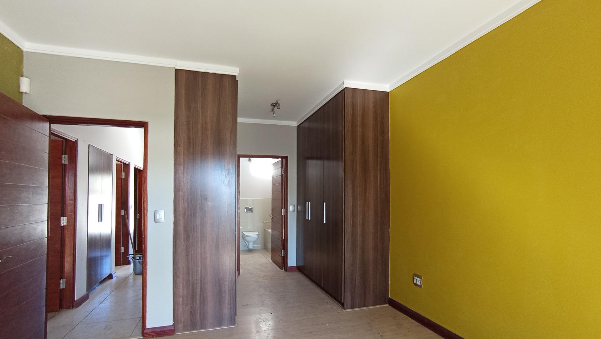 Main Bedroom - 17 square meters of property in Morninghill