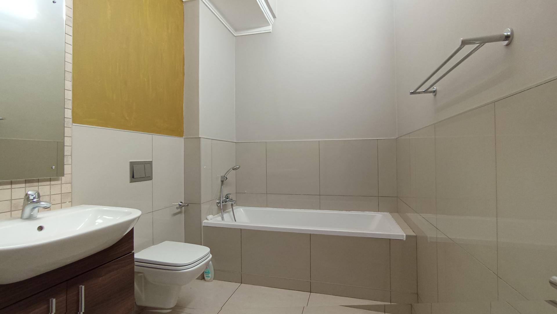 Bathroom 1 - 7 square meters of property in Morninghill