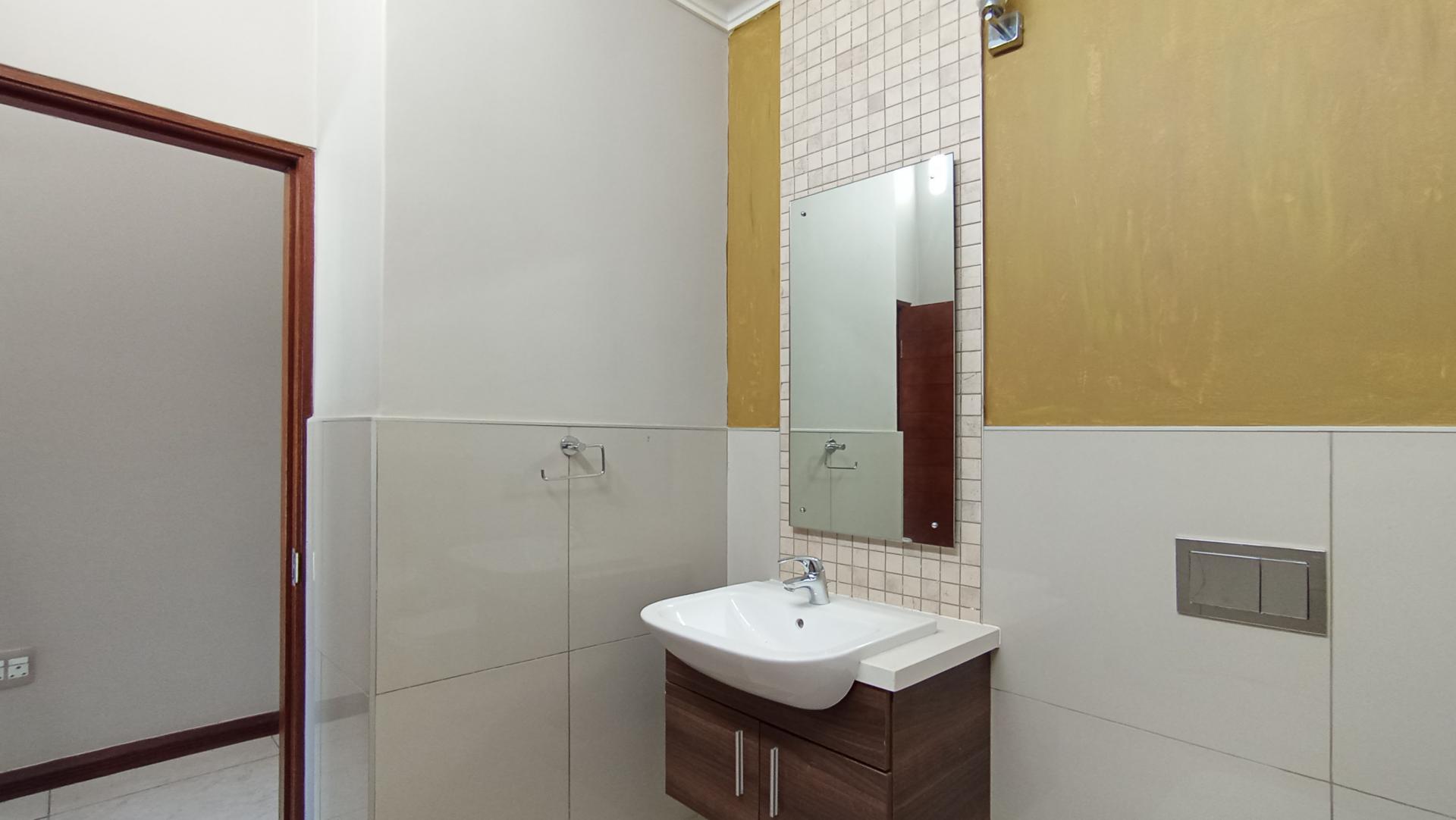 Bathroom 1 - 7 square meters of property in Morninghill
