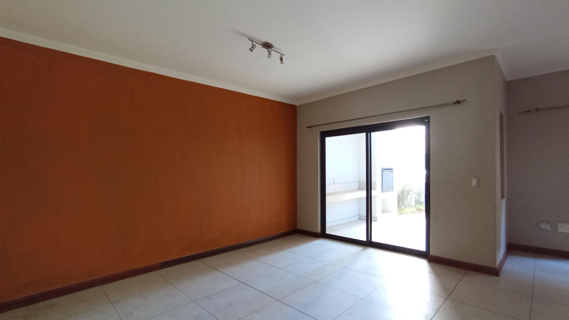 Lounges - 17 square meters of property in Morninghill