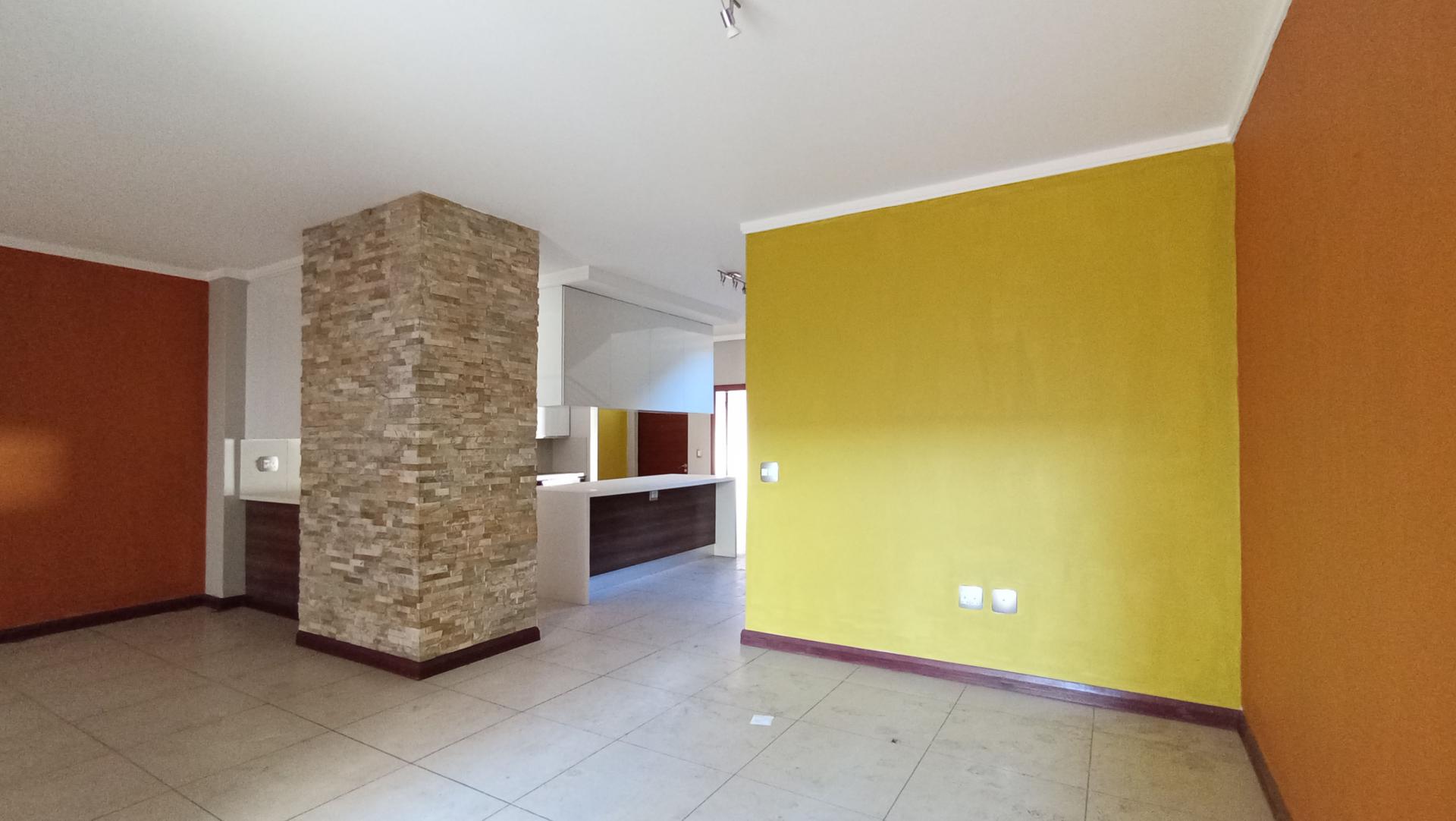 Lounges - 17 square meters of property in Morninghill