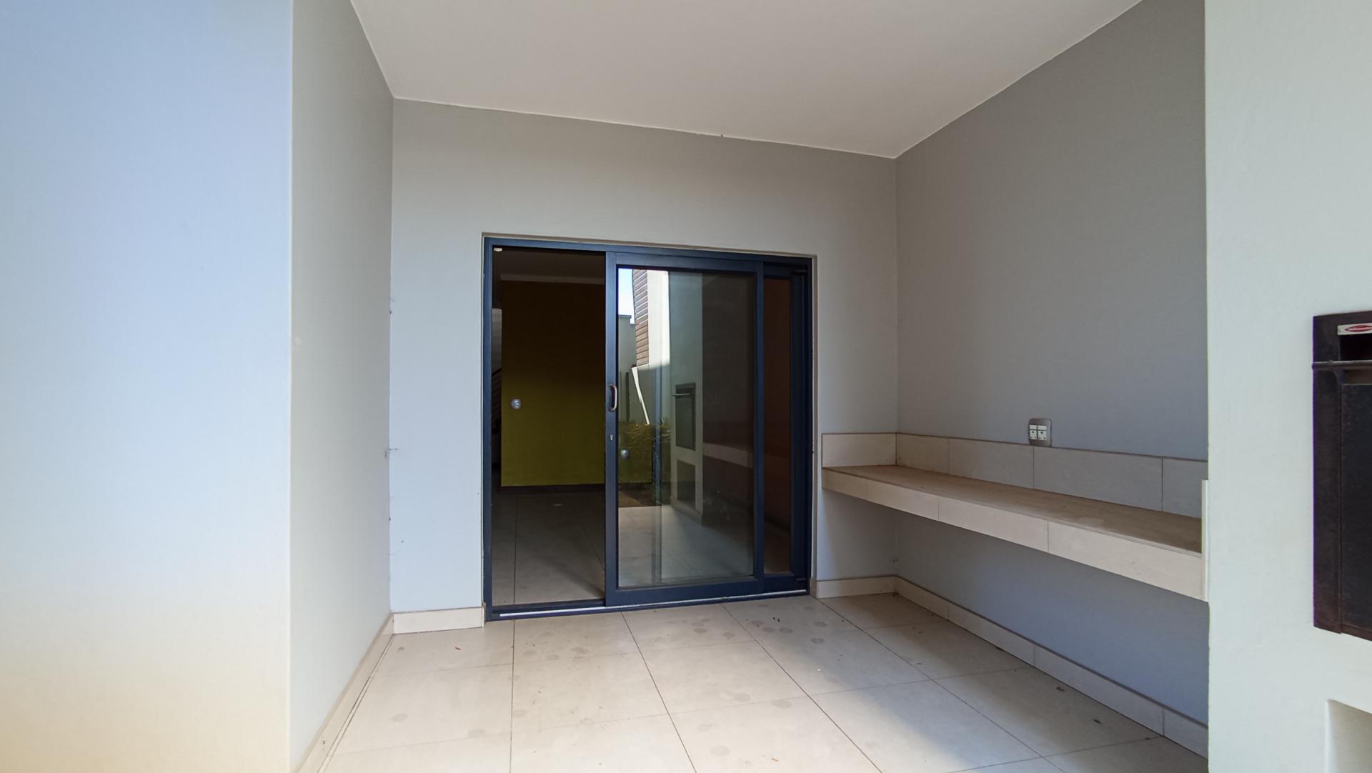 Patio - 13 square meters of property in Morninghill