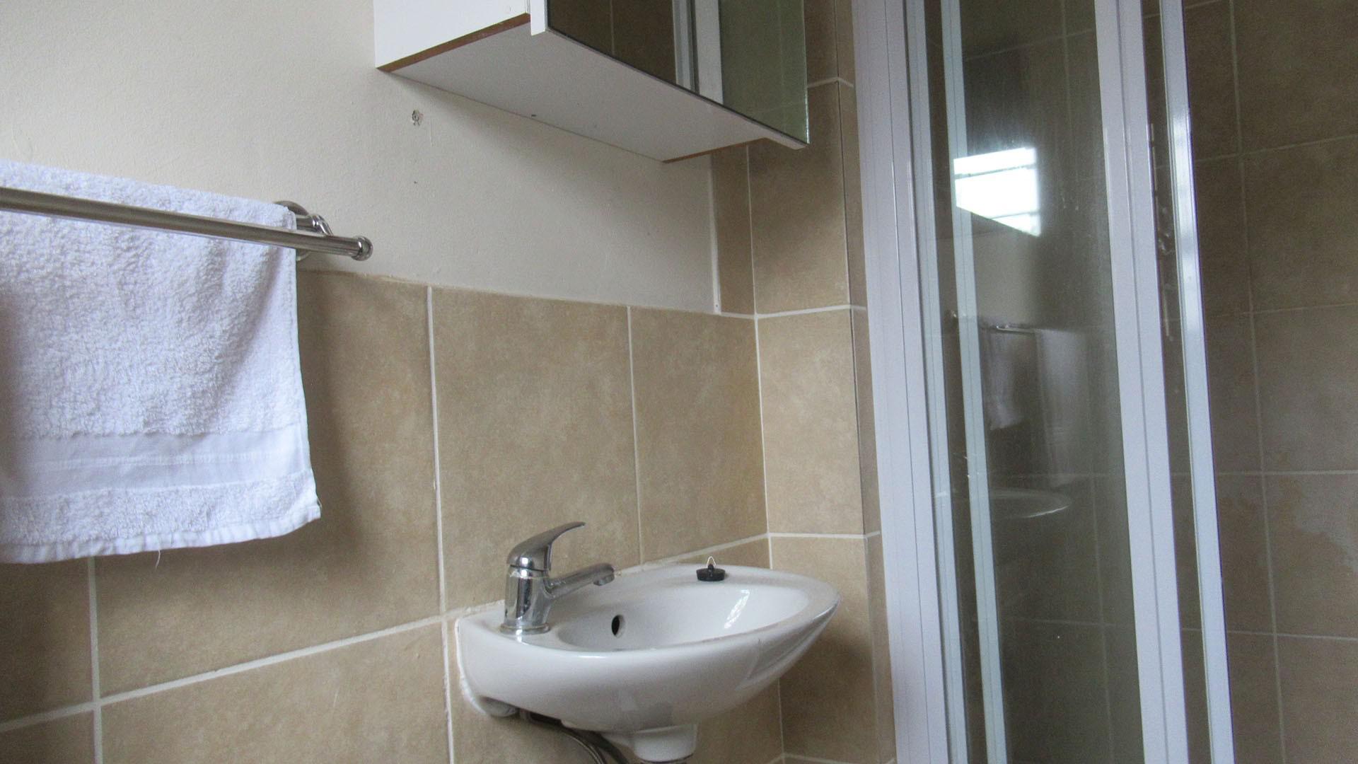 Main Bathroom - 4 square meters of property in Tirong 
