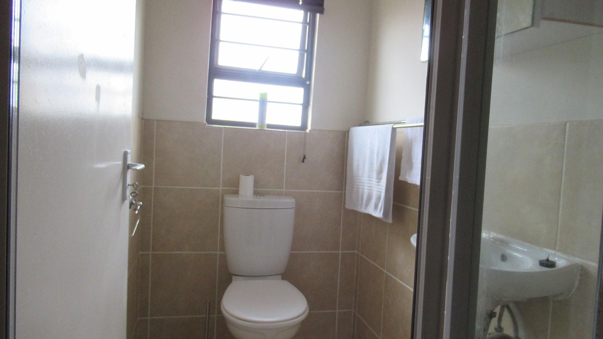 Main Bathroom - 4 square meters of property in Tirong 