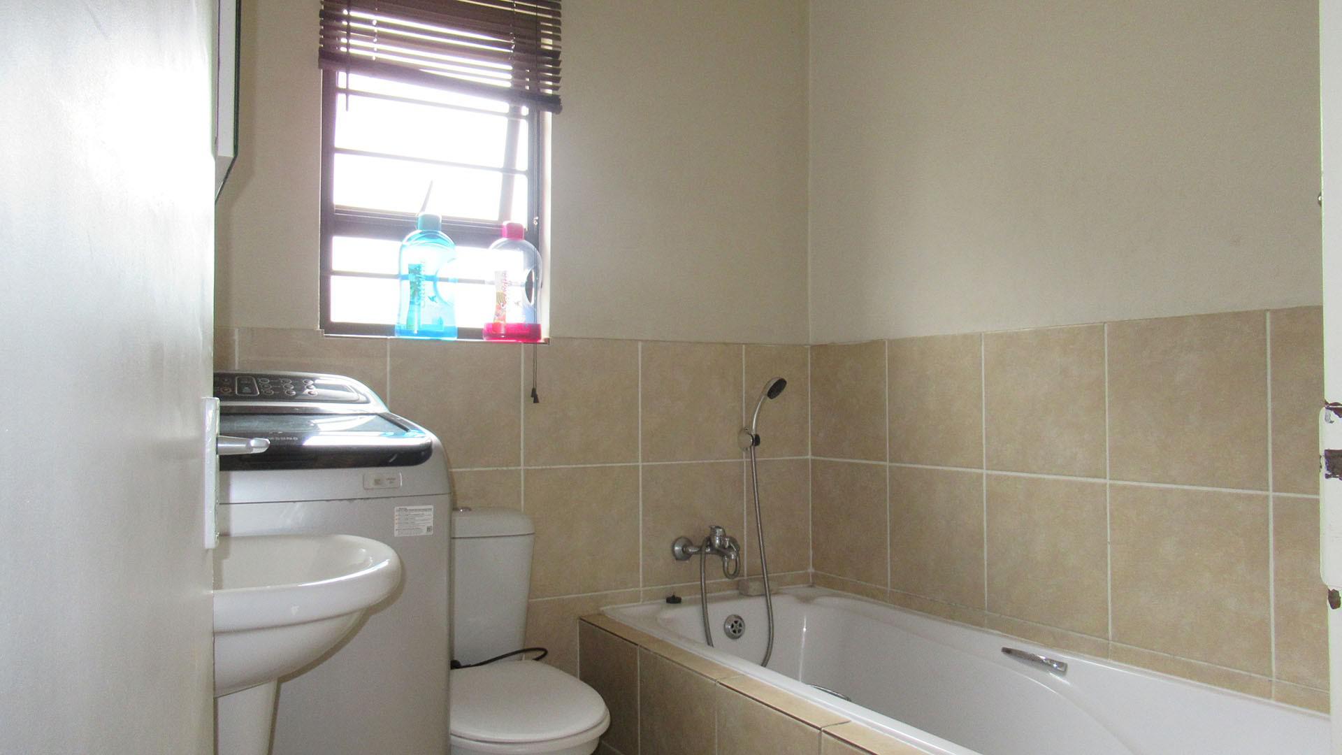 Bathroom 1 - 5 square meters of property in Tirong 