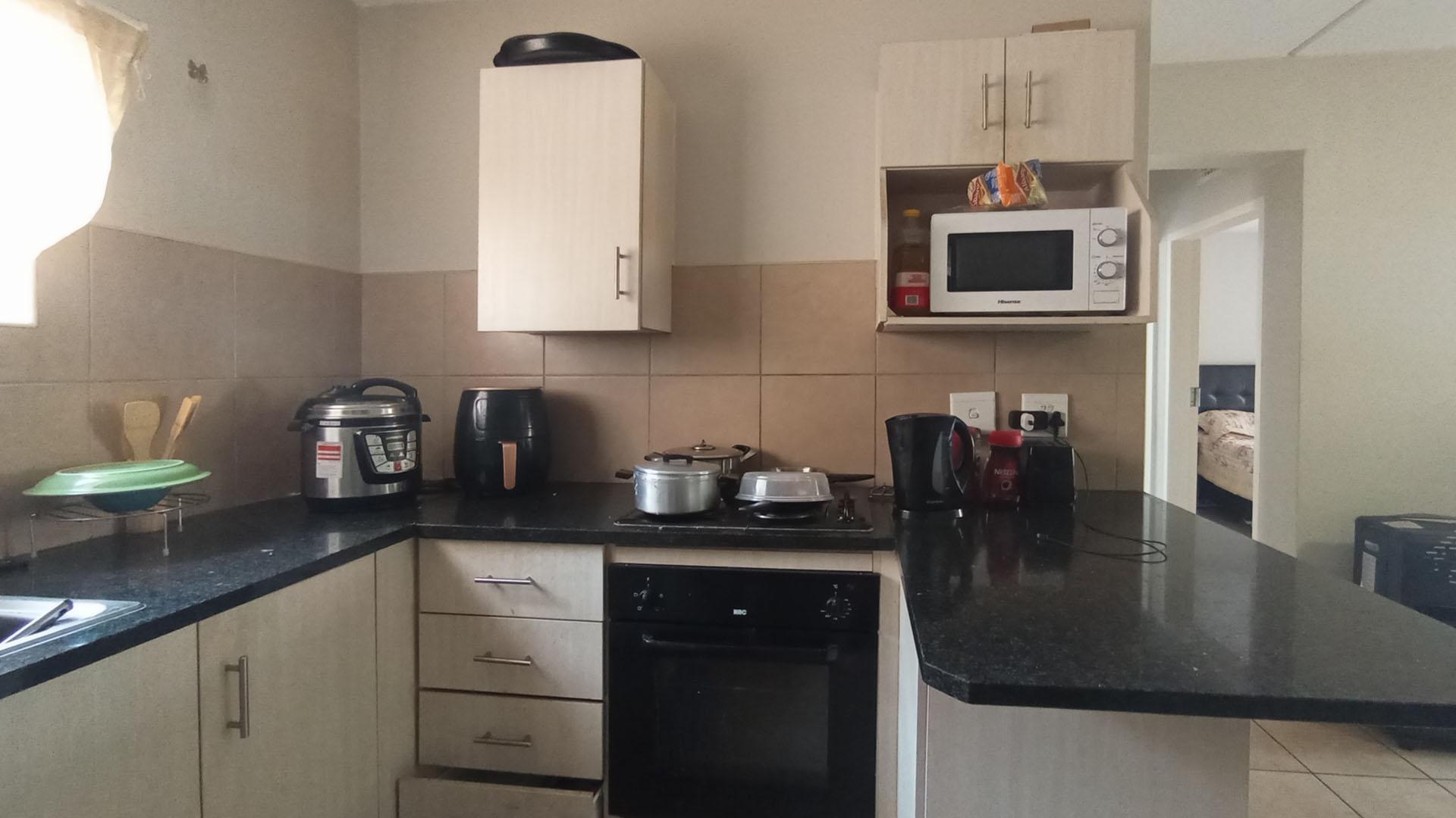Kitchen - 7 square meters of property in Erand Gardens