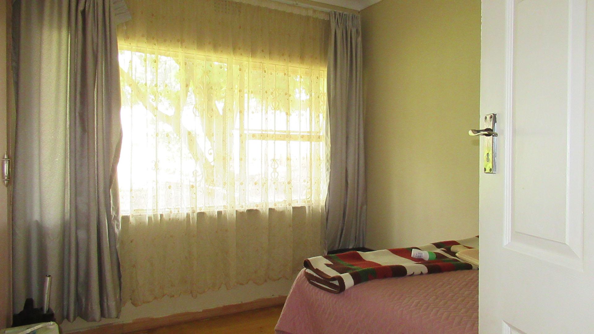 Bed Room 2 - 9 square meters of property in Meredale