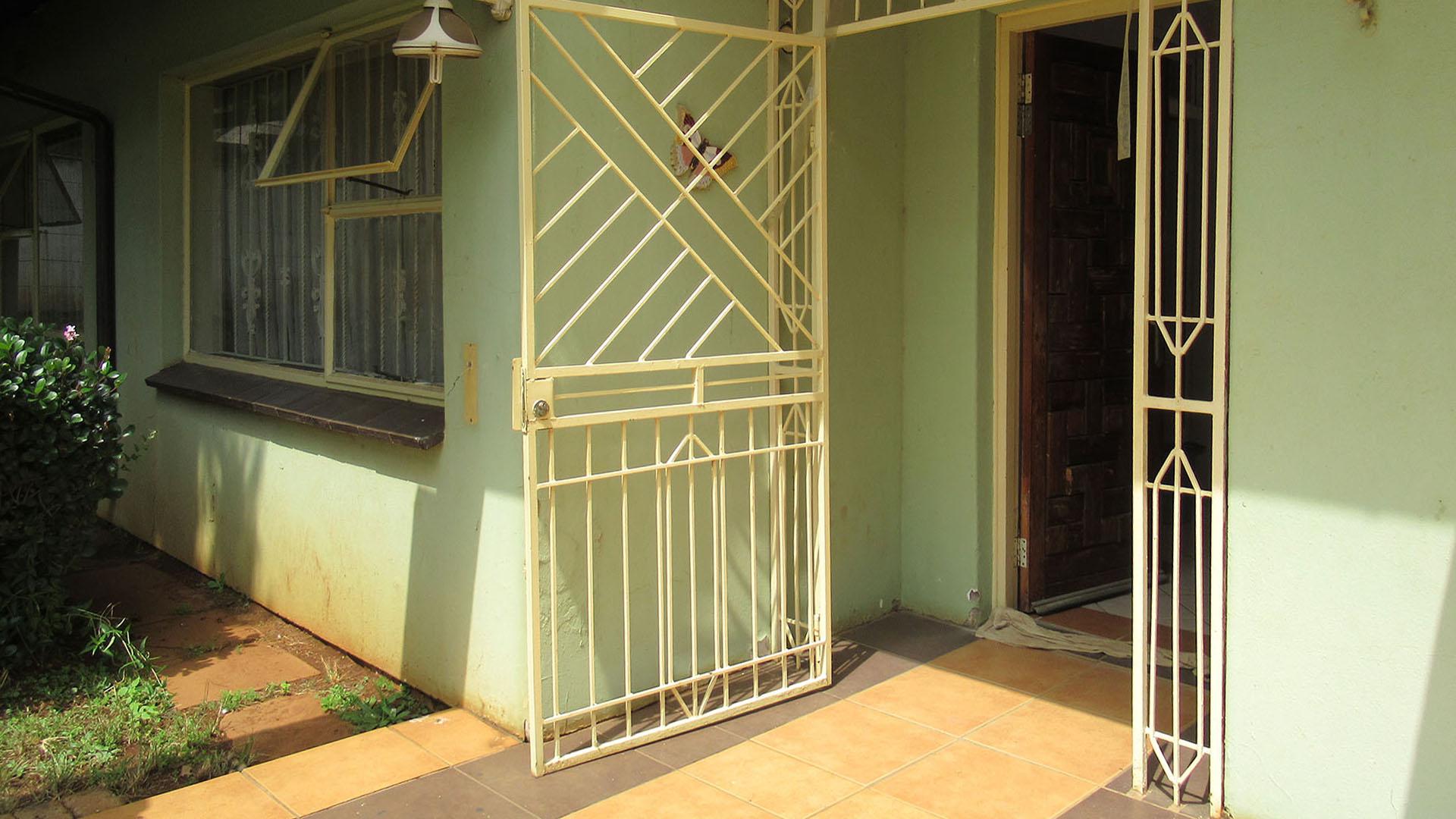 Patio - 10 square meters of property in Meredale