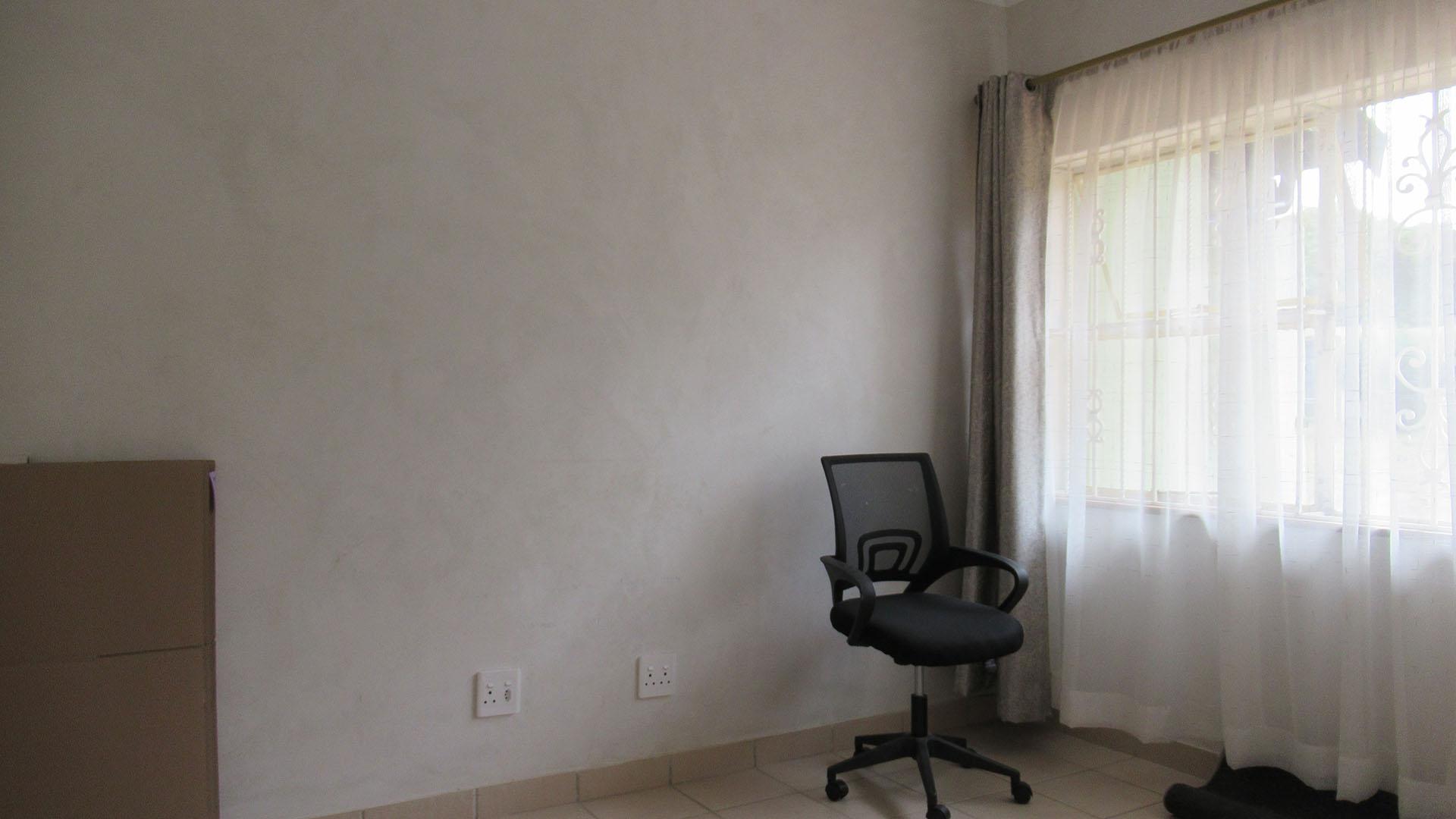 Study - 10 square meters of property in Meredale