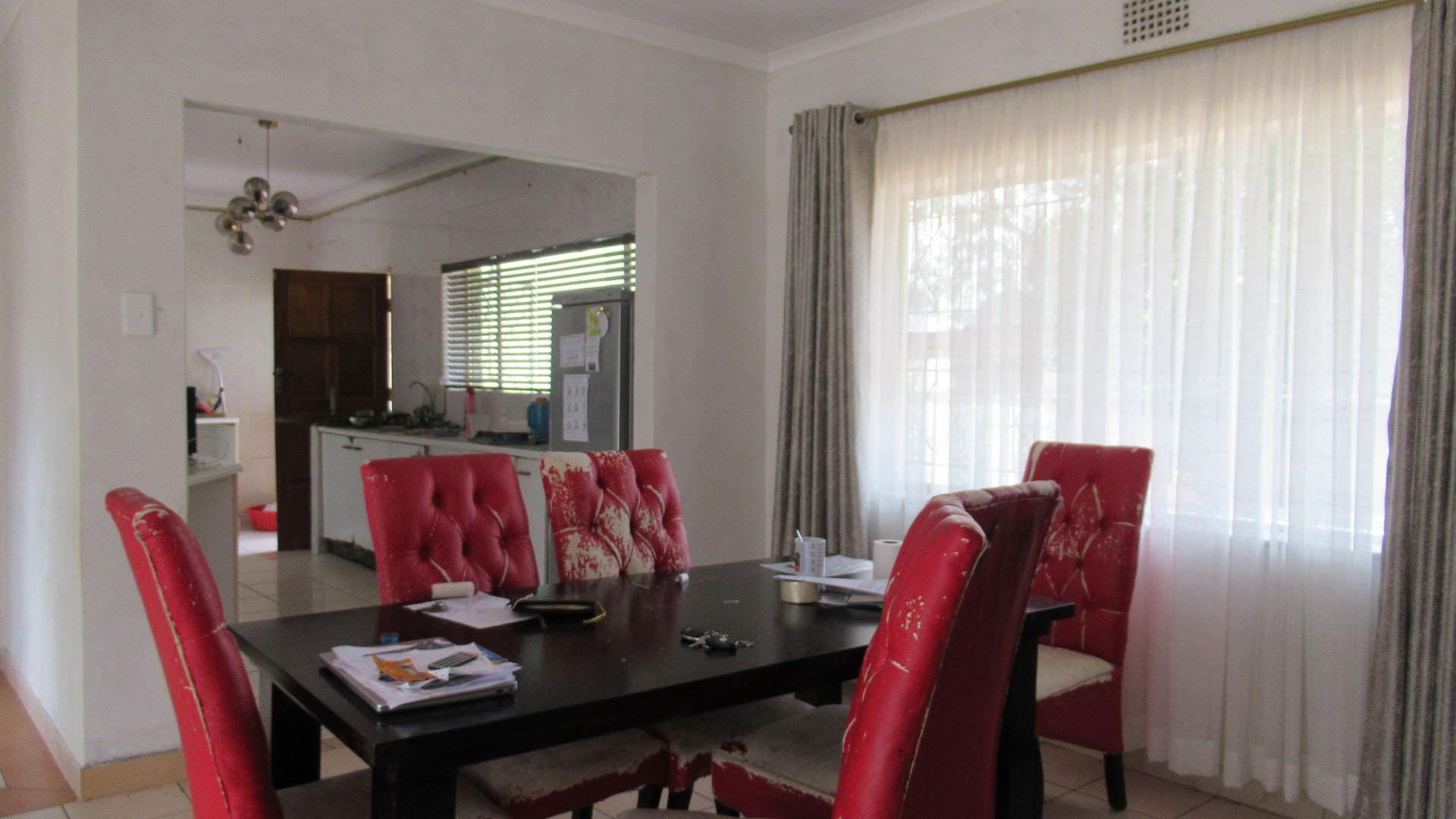 Dining Room - 11 square meters of property in Meredale