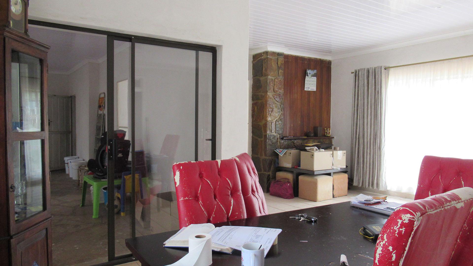 Dining Room - 11 square meters of property in Meredale
