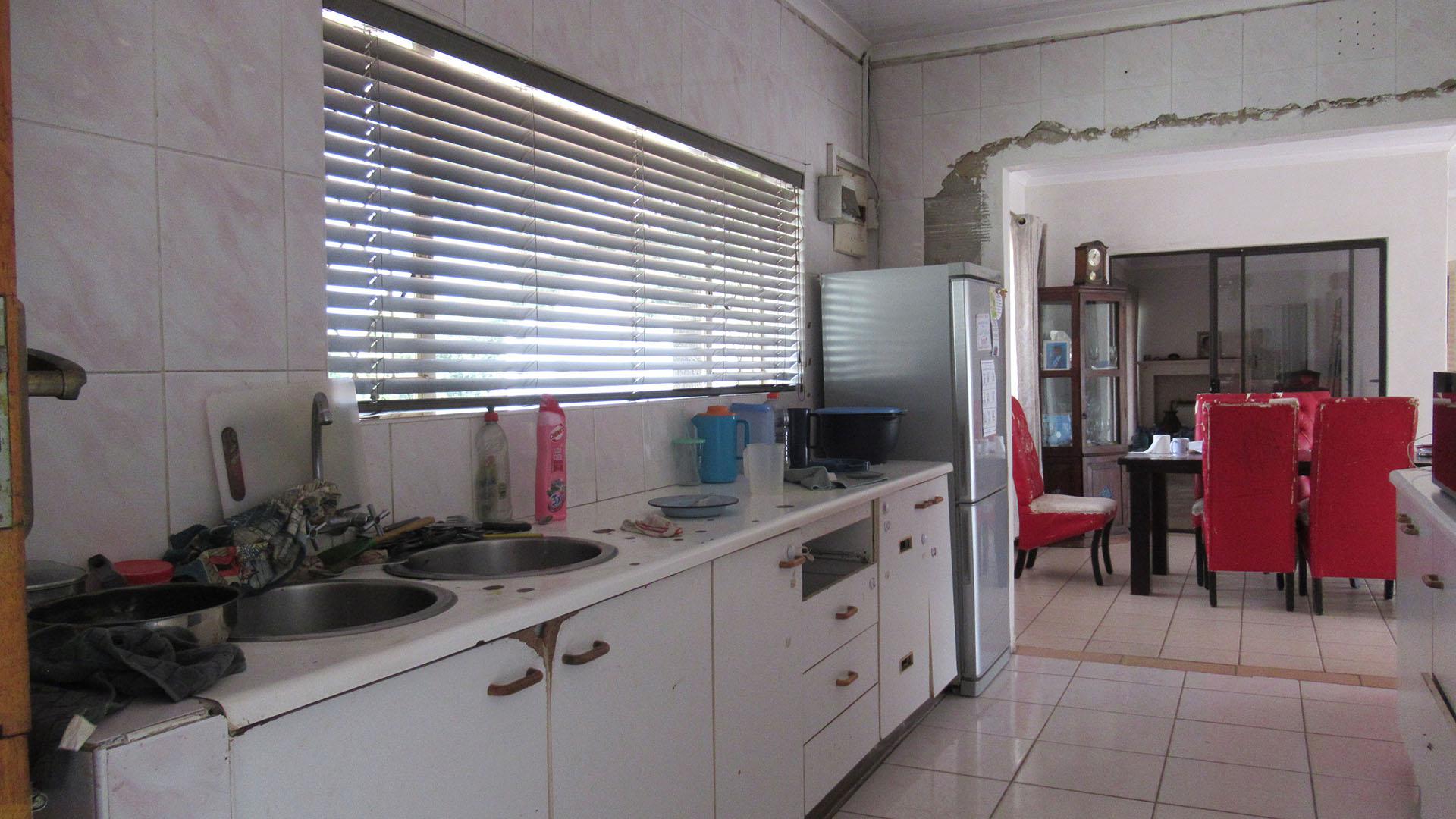 Kitchen - 16 square meters of property in Meredale