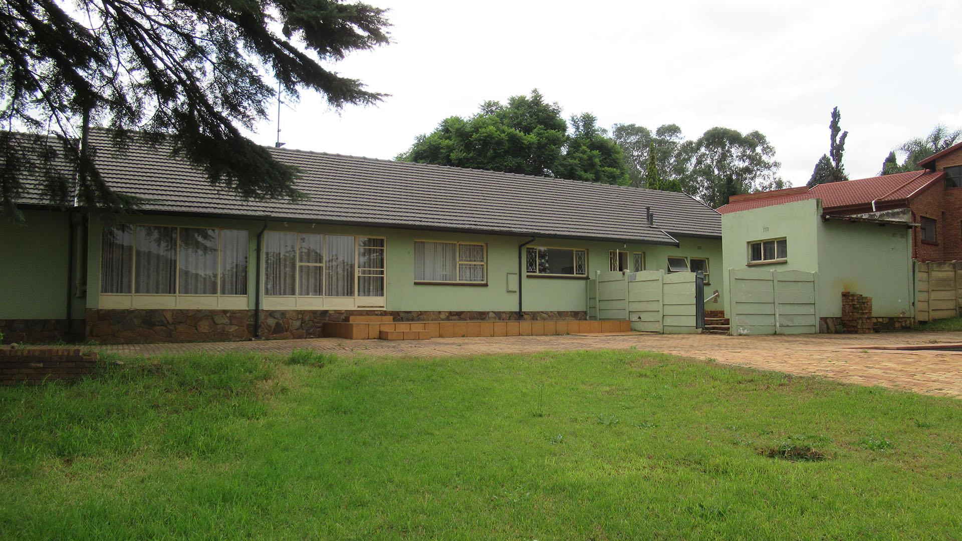 Backyard of property in Meredale