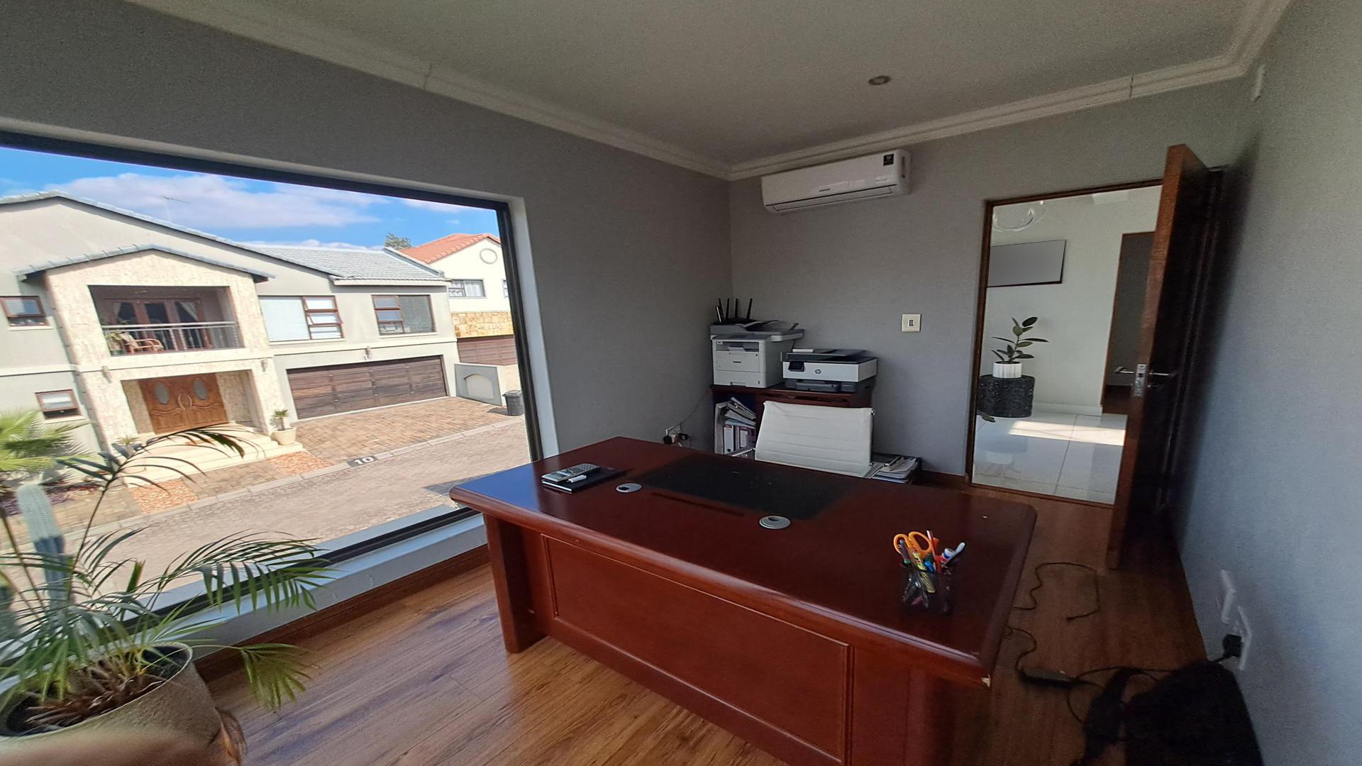 Study - 9 square meters of property in Beverley
