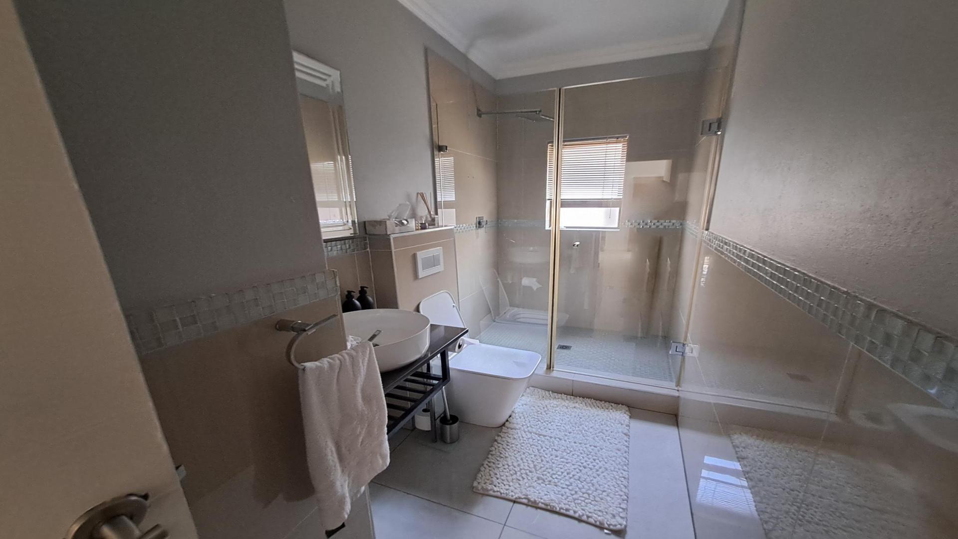 Bathroom 1 - 5 square meters of property in Beverley